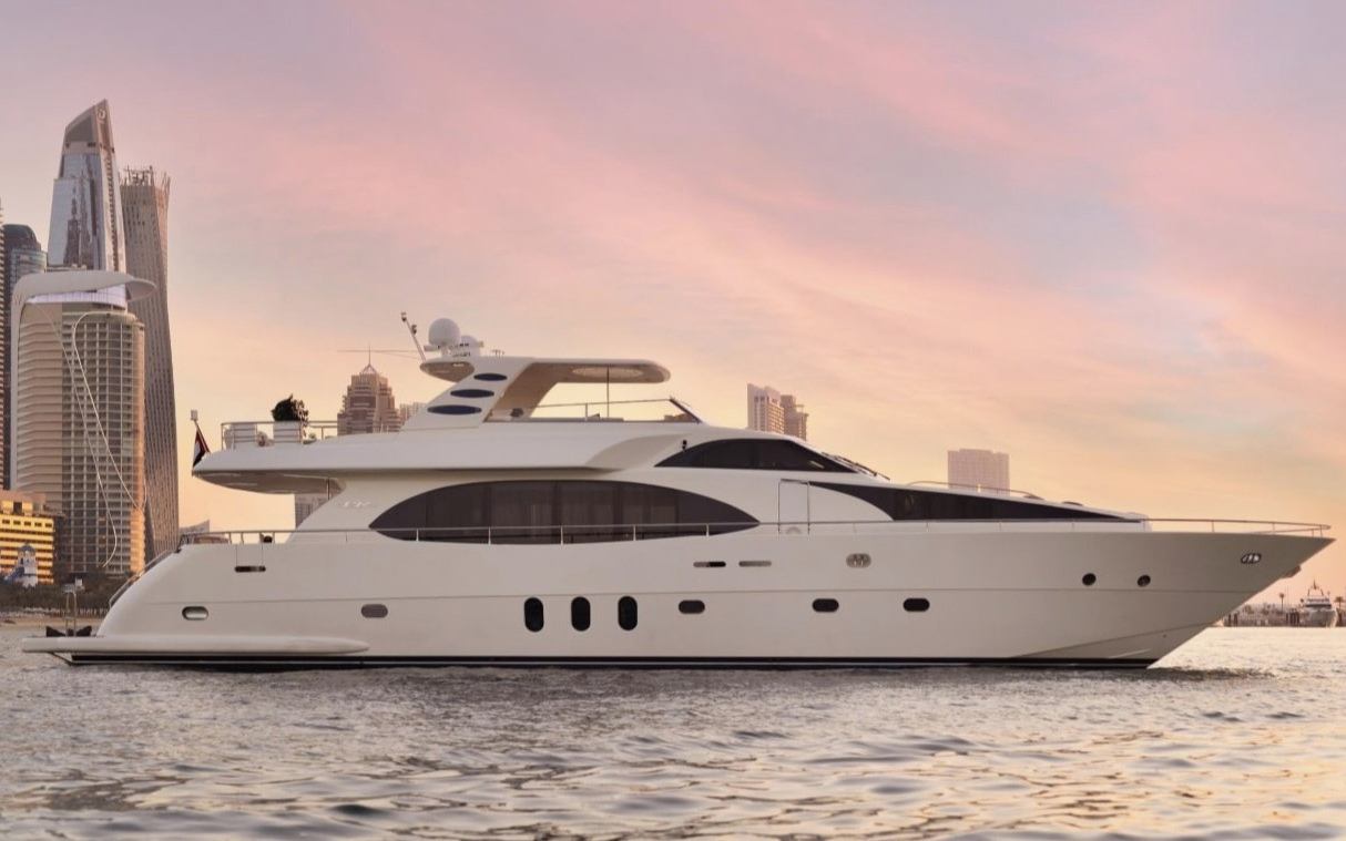 Haigan Jacuzzi yacht in Dubai