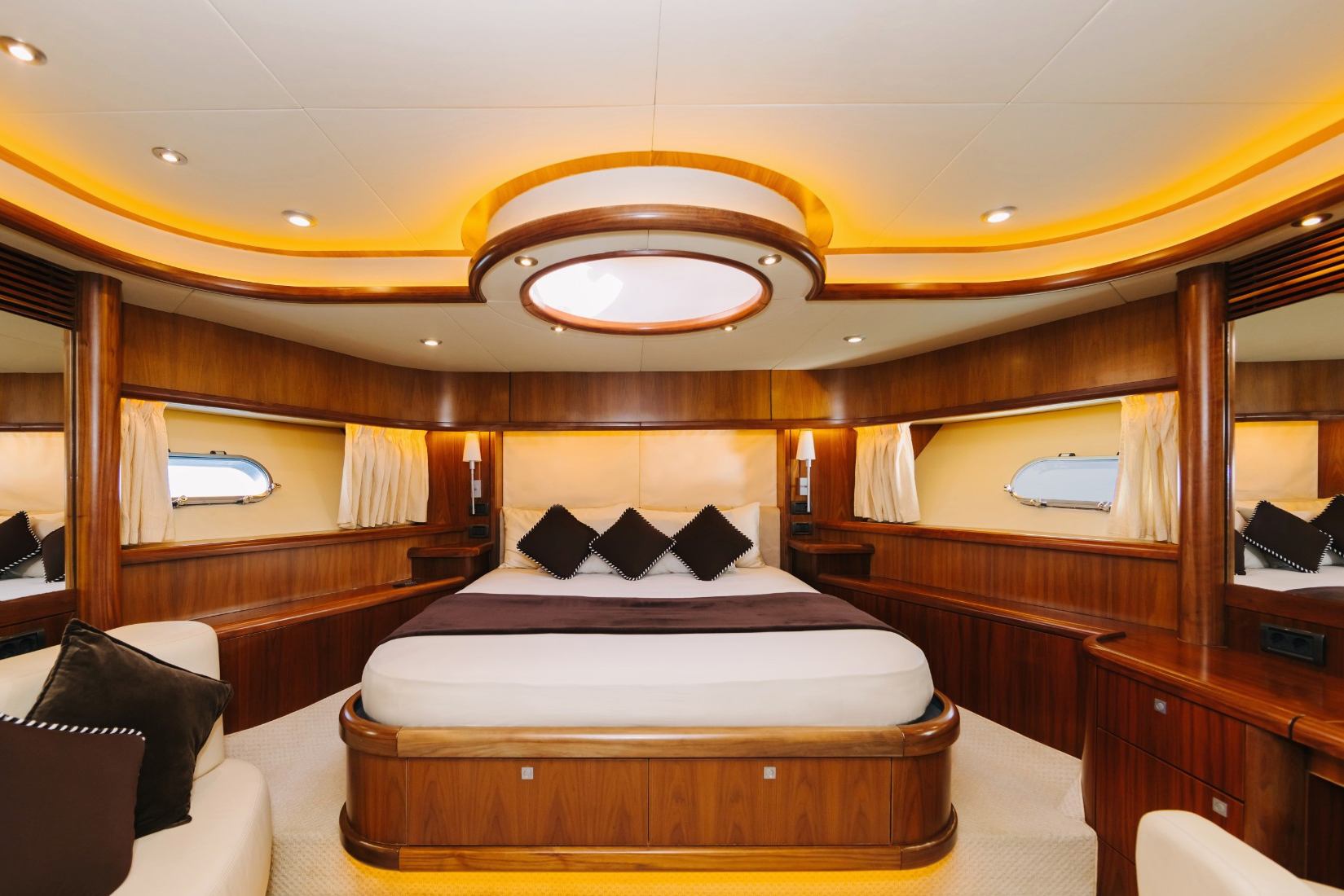 Sunseeker Why Not (82 ft) — image 7