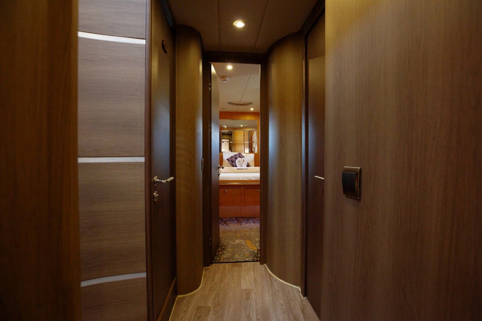 Numarine Veronika (55 ft) — image 16