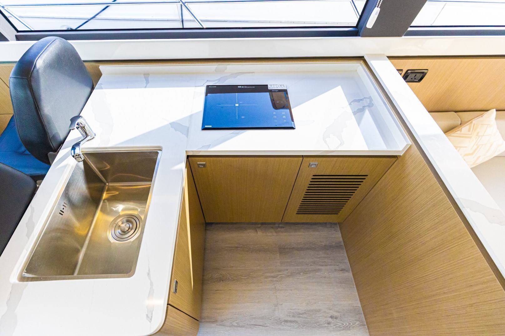 Sky Walker Lee (52 ft) — image 12