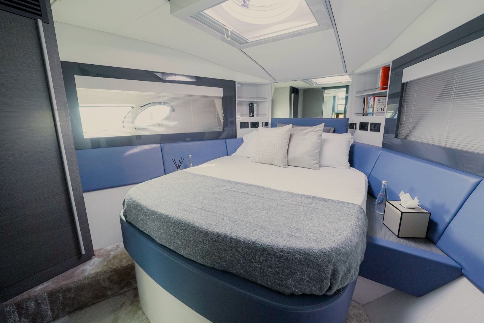Pershing 5X Pearl White (52 ft) — image 8