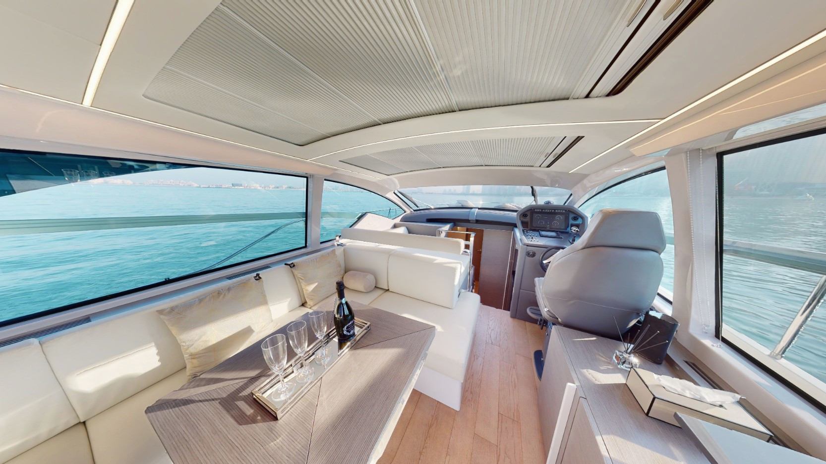 Pershing 5X Pearl White (52 ft) — image 16