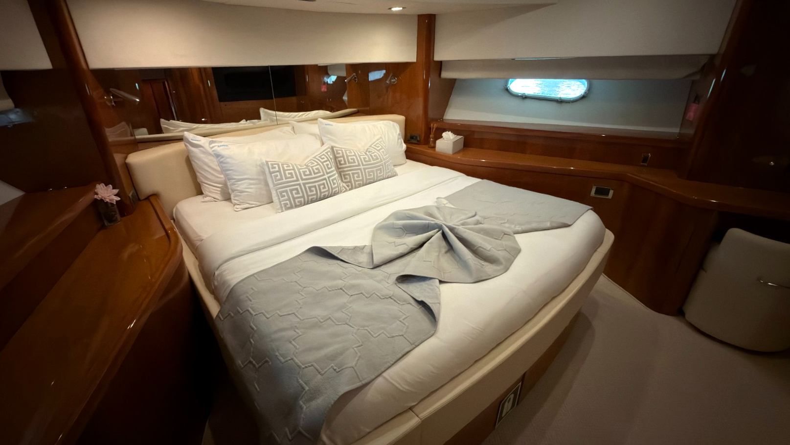 Sunseeker Aarna (90 ft) — image 15