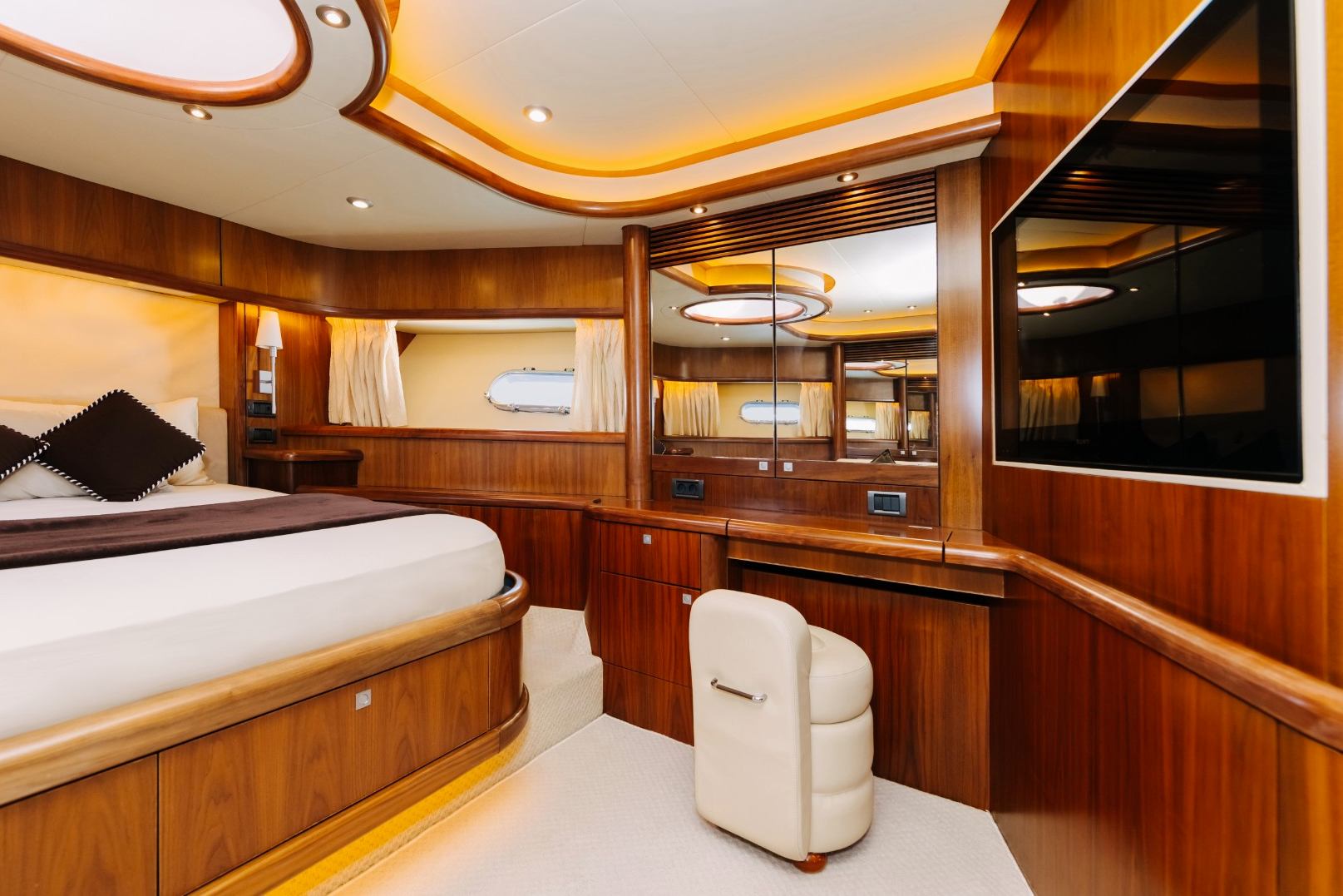 Sunseeker Why Not (82 ft) — image 2