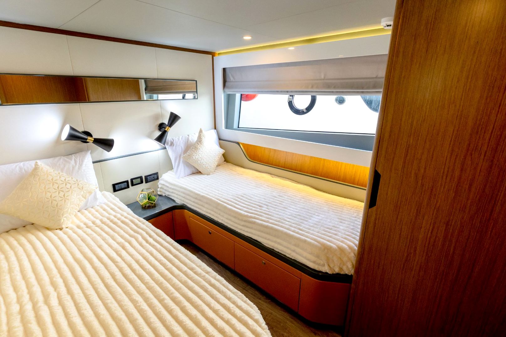 Sky Walker Amie X63 Sport (63 ft) — image 2