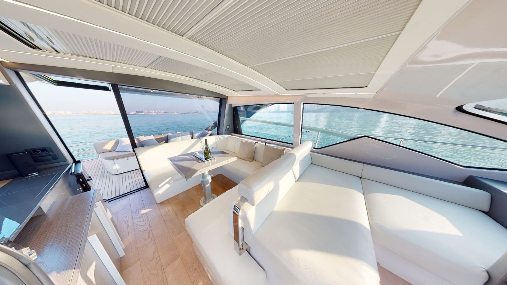 Pershing 5X Pearl White (52 ft) — image 9