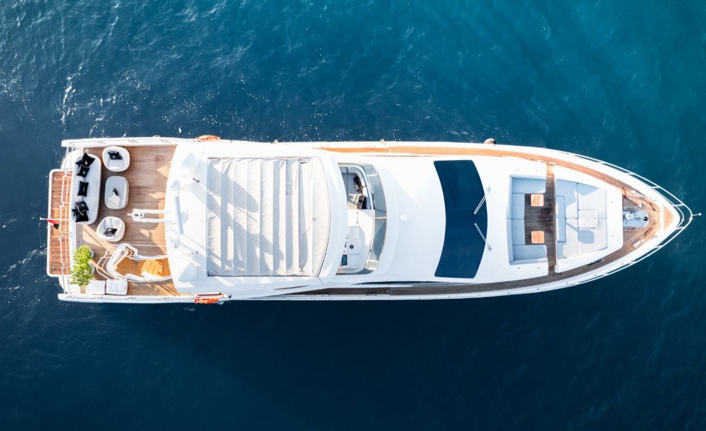 Azimut Satisfaction yacht in Dubai